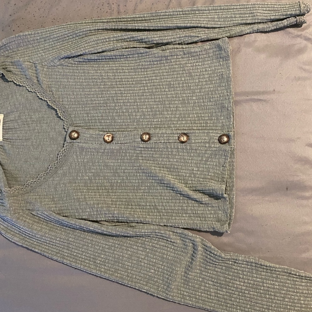 light green, ribbed,
